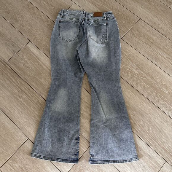Judy Blue Mid Rise Tinted Pin Tack Detail Flare Jeans Size 16W - Picture 6 of 8
